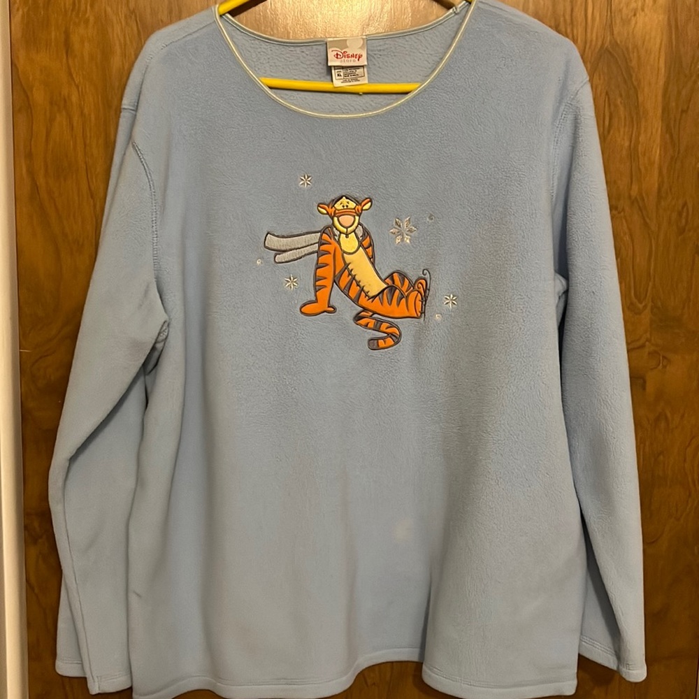 Tigger XL sweater top